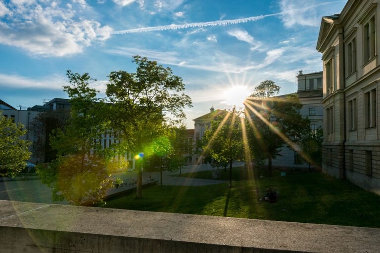 Universitas Pertahanan RI: Institusi Pendidikan Tinggi untuk Menyongsong Tantangan Global