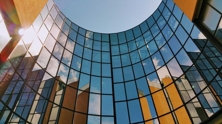 UPNVJ menawarkan berbagai program studi yang relevan dengan kebutuhan pasar kerja, mulai dari teknik, ekonomi, hingga ilmu komunikasi. Dengan kurikulum yang terus dikembangkan sesuai dengan perkembangan terkini, mahasiswa UPNVJ dibekali dengan pengetahuan dan keterampilan yang dibutuhkan untuk bersaing di dunia kerja yang kompetitif.