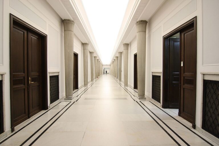 Universitas Nasional Singapura (NUS) merupakan salah satu universitas terkemuka di Asia Tenggara yang memiliki reputasi internasional yang sangat baik. Berlokasi di Singapura, NUS menawarkan berbagai program pendidikan yang berkualitas tinggi dan beragam bidang studi yang dapat dipilih oleh para mahasiswa.